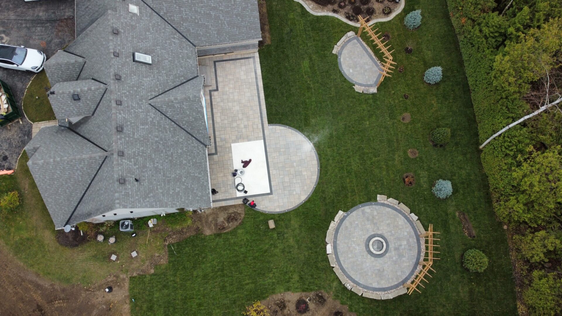Aerial view of a house showing a balance bewteen hardscapes and softscapes